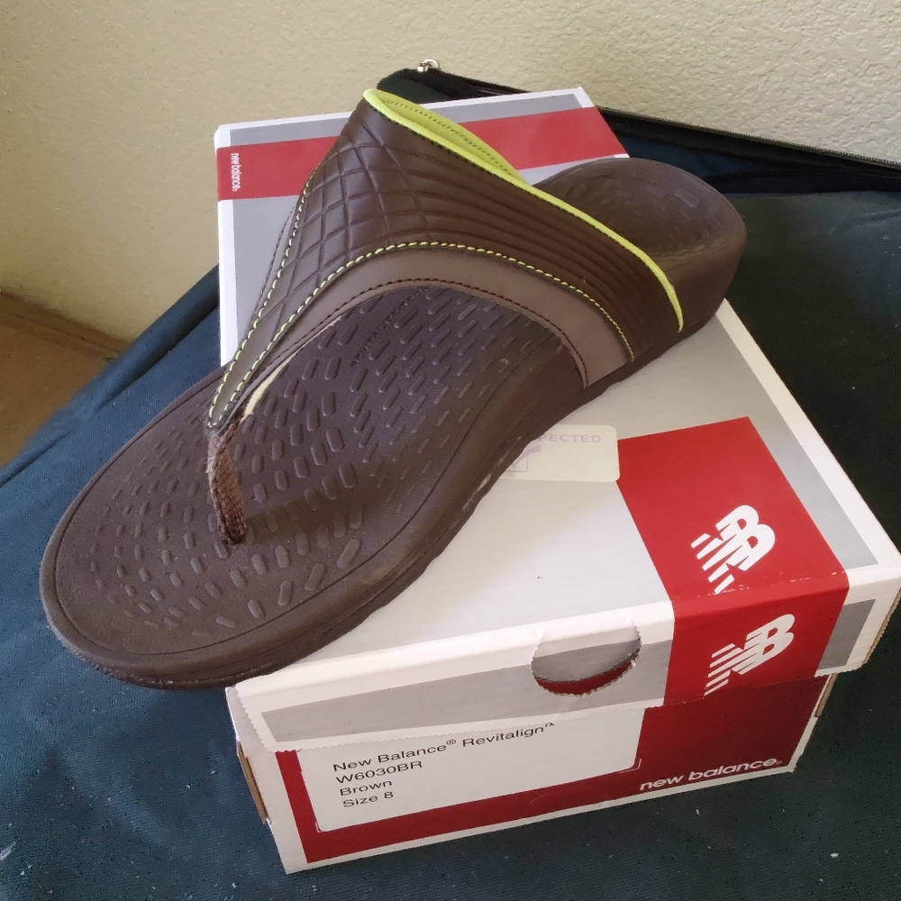 New Balance revitalign sandals